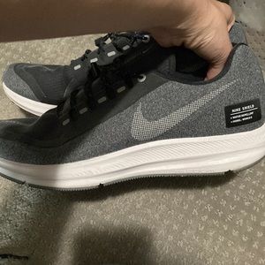 Nike Mens Water Repellent Shoes Size 11